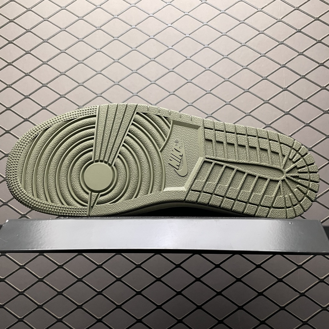 Travis Scott × Nike WMNS Air Jordan 1 Low OG "Medium Olive" (DZ4137-106)