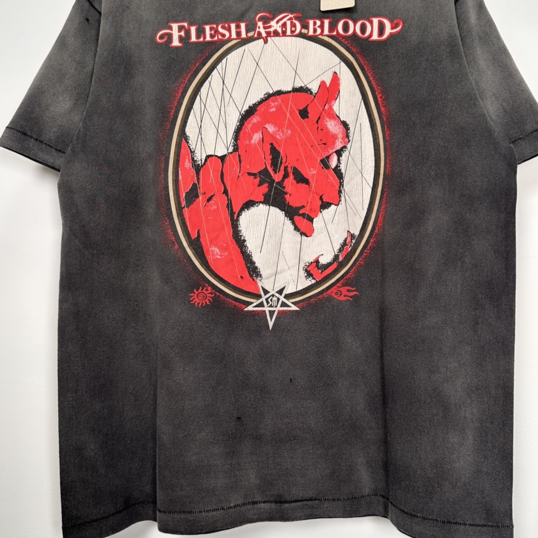 SAINT Mxxxxxx 23SSTEE DEVIL BLACKTシャツ(SM-S23-0000-002）