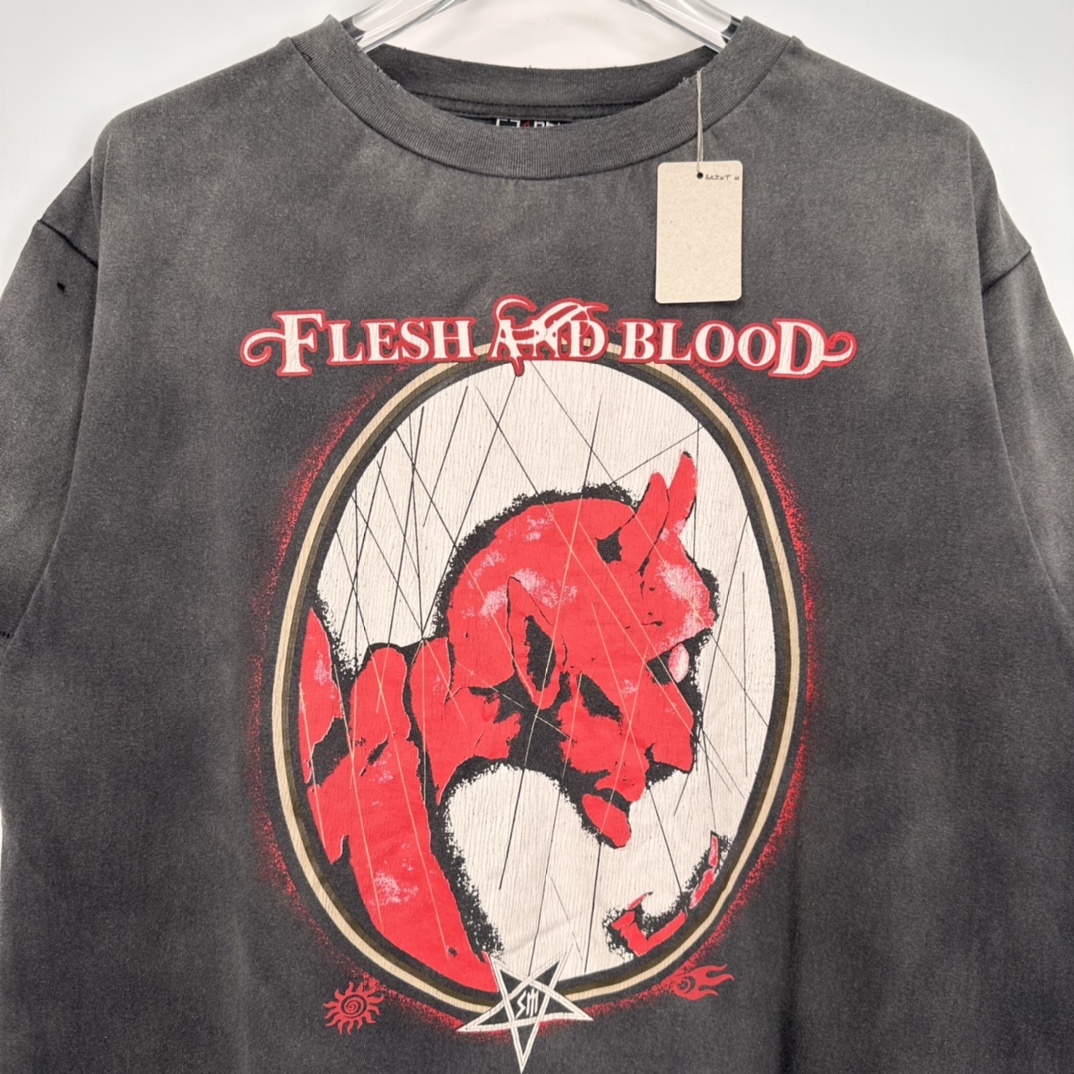 SAINT Mxxxxxx 23SSTEE DEVIL BLACKTシャツ(SM-S23-0000-002）
