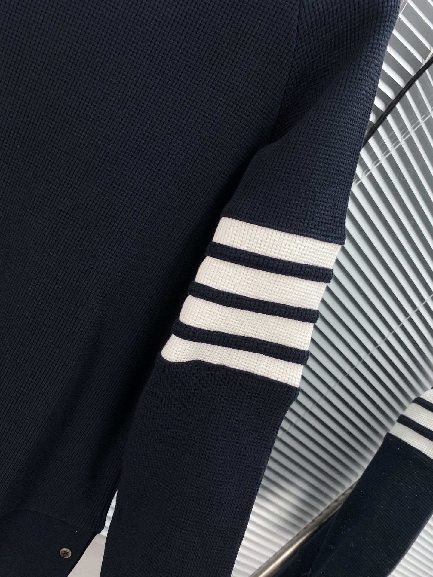 Thom Browne 4 Bar Raglan Sleeve Waffle Crew Sweat Navy (MJT205A-06452-415）