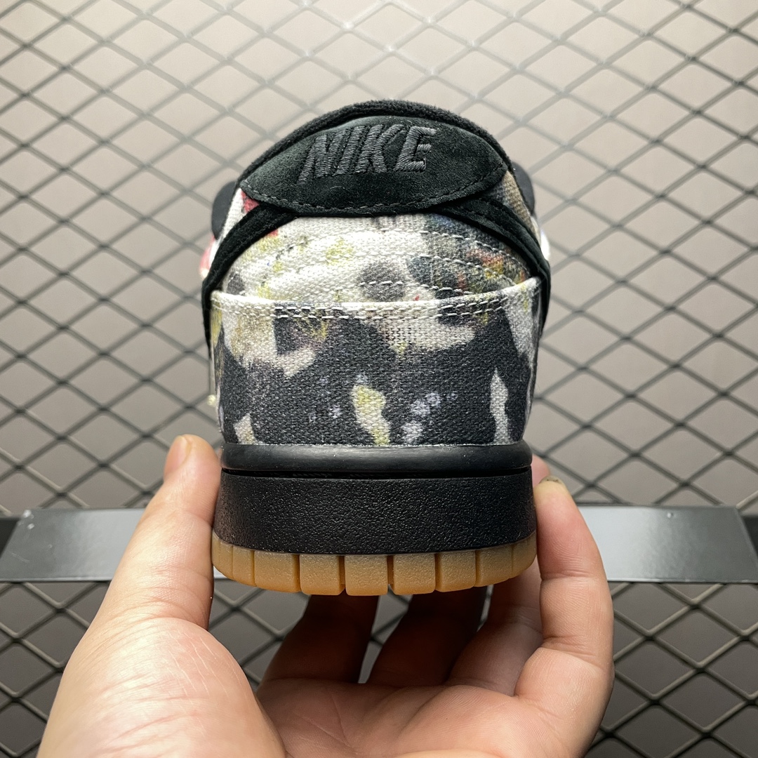 Supreme × Nike SB Dunk Low "Rammellzee"（FD8778-001）