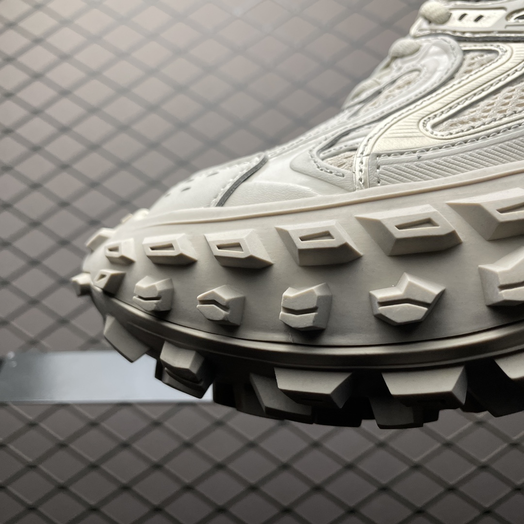 BALENCIAGA Defender "Beige"（685613W2RA69700）