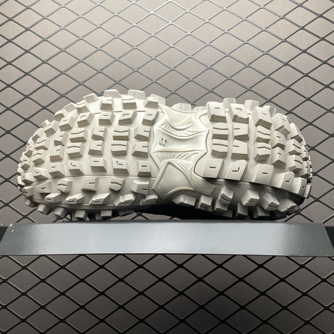 BALENCIAGA Defender "Beige"（685613W2RA69700）