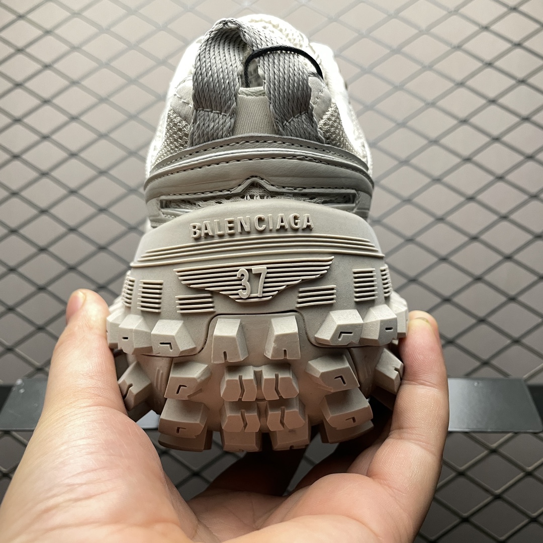 BALENCIAGA Defender "Beige"（685613W2RA69700）