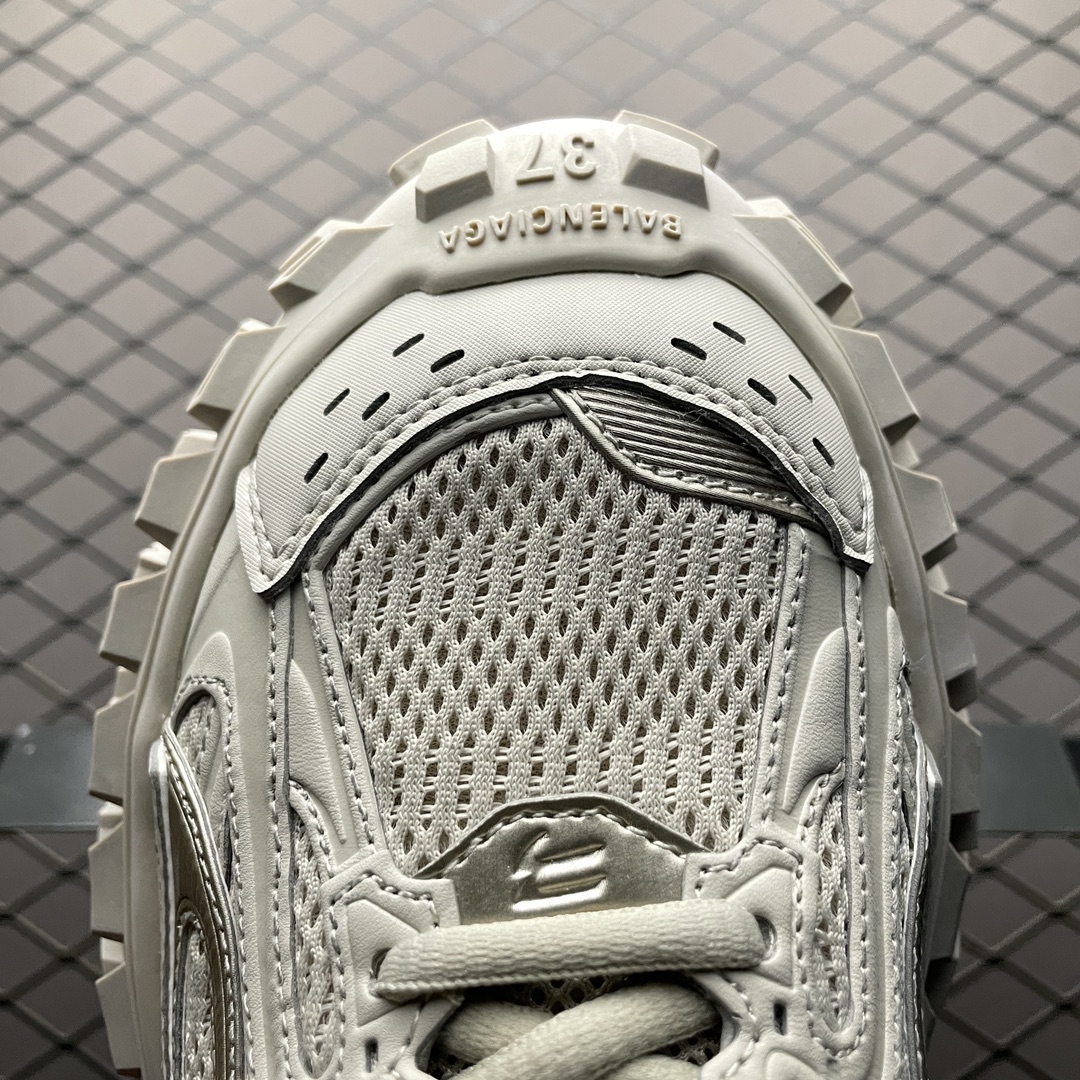 BALENCIAGA Defender "Beige"（685613W2RA69700）