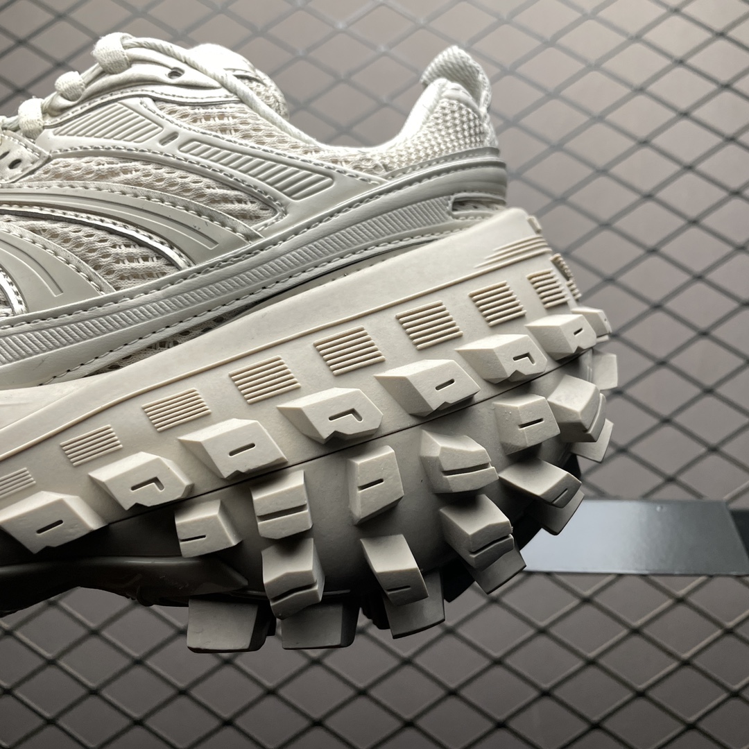 BALENCIAGA Defender "Beige"（685613W2RA69700）