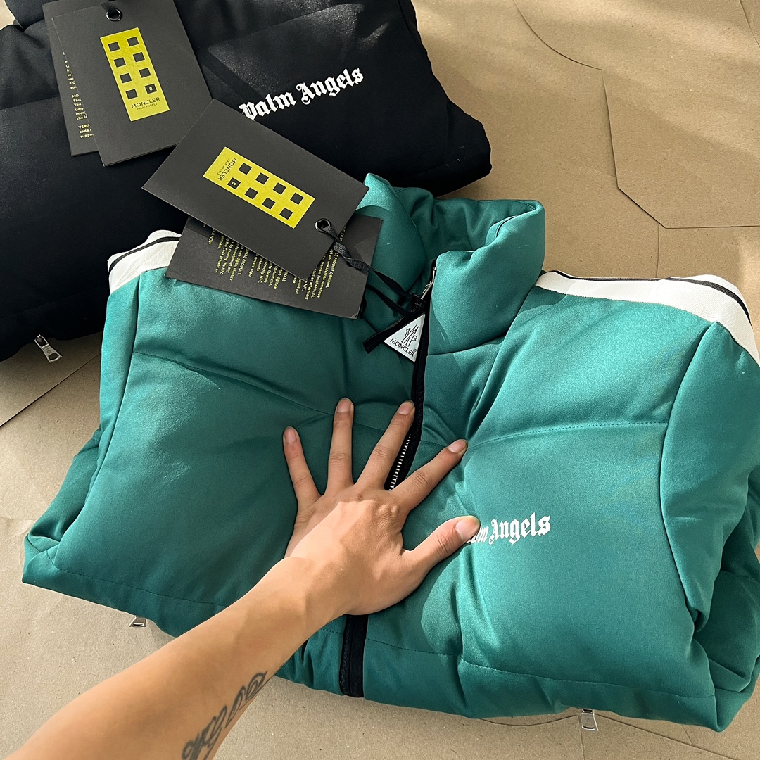 Moncler Genius x Palm Angels collaborative down jacket（G209L1A00019M1356865）