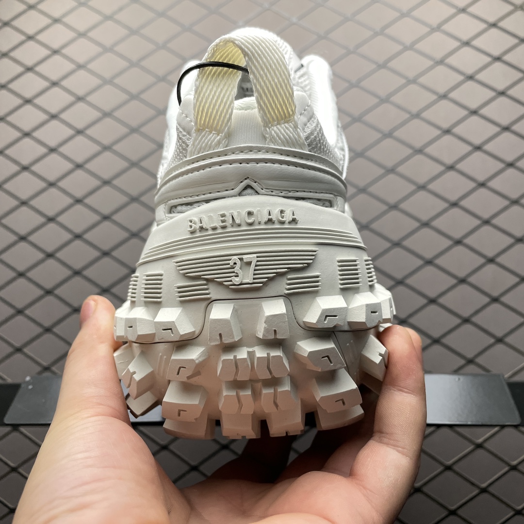 Balenciaga Defender Light Beige（685613W2RAA9110）