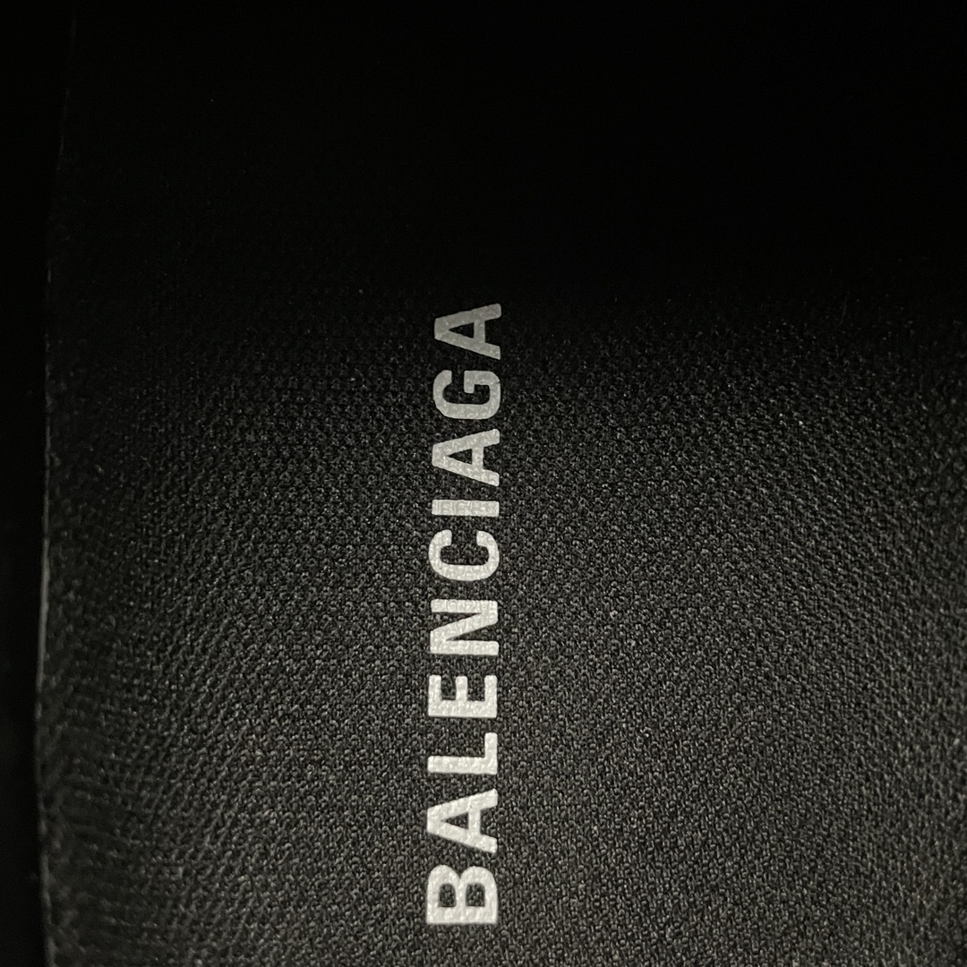 BALENCIAGA Runner "Black"（656065W3RA11000）