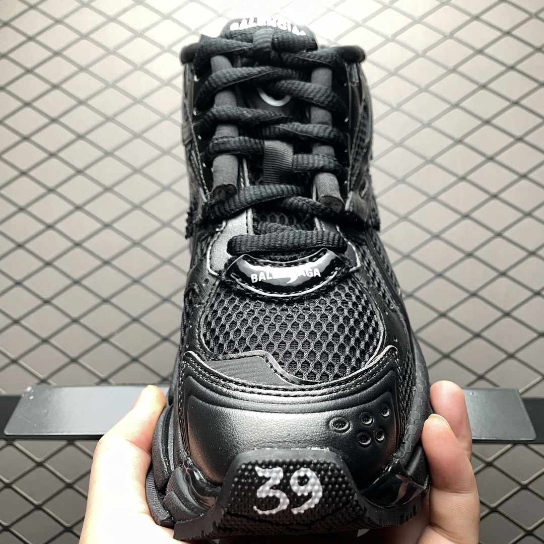 BALENCIAGA Runner "Black"（656065W3RA11000）