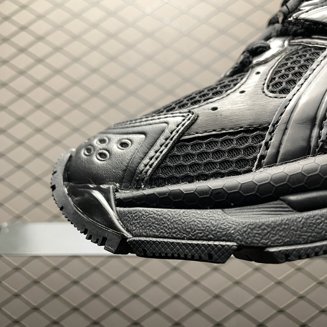 BALENCIAGA Runner "Black"（656065W3RA11000）