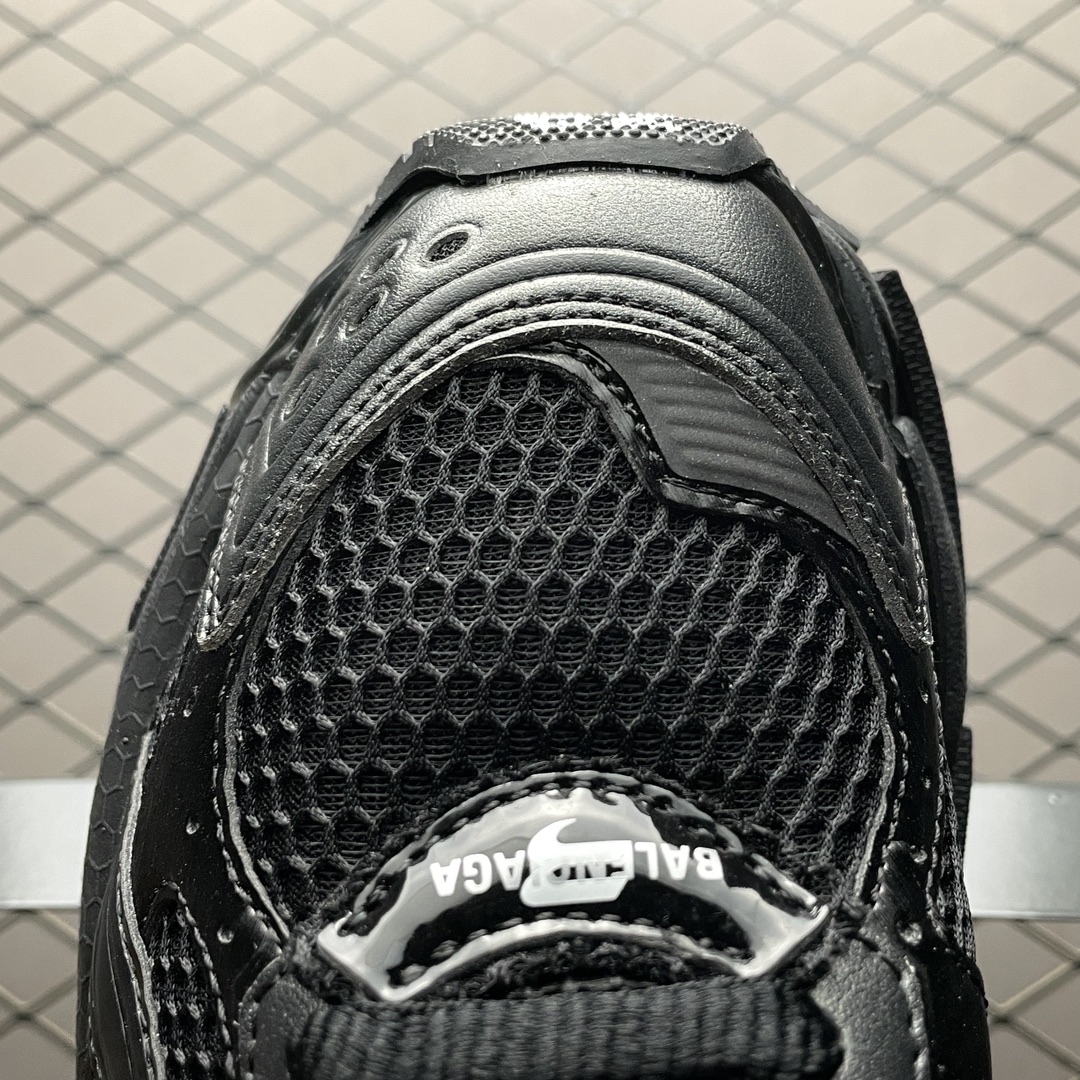 BALENCIAGA Runner "Black"（656065W3RA11000）