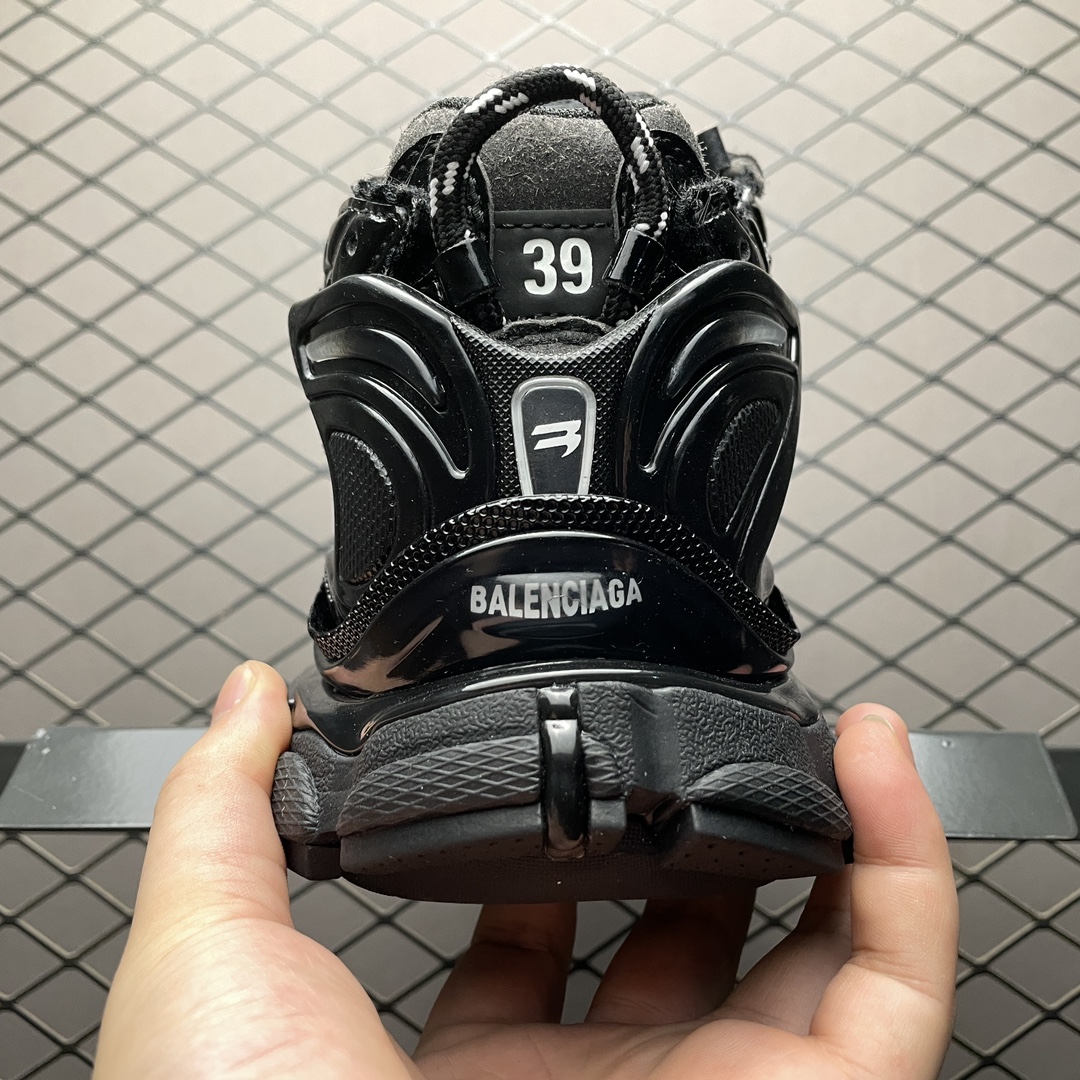 BALENCIAGA Runner "Black"（656065W3RA11000）