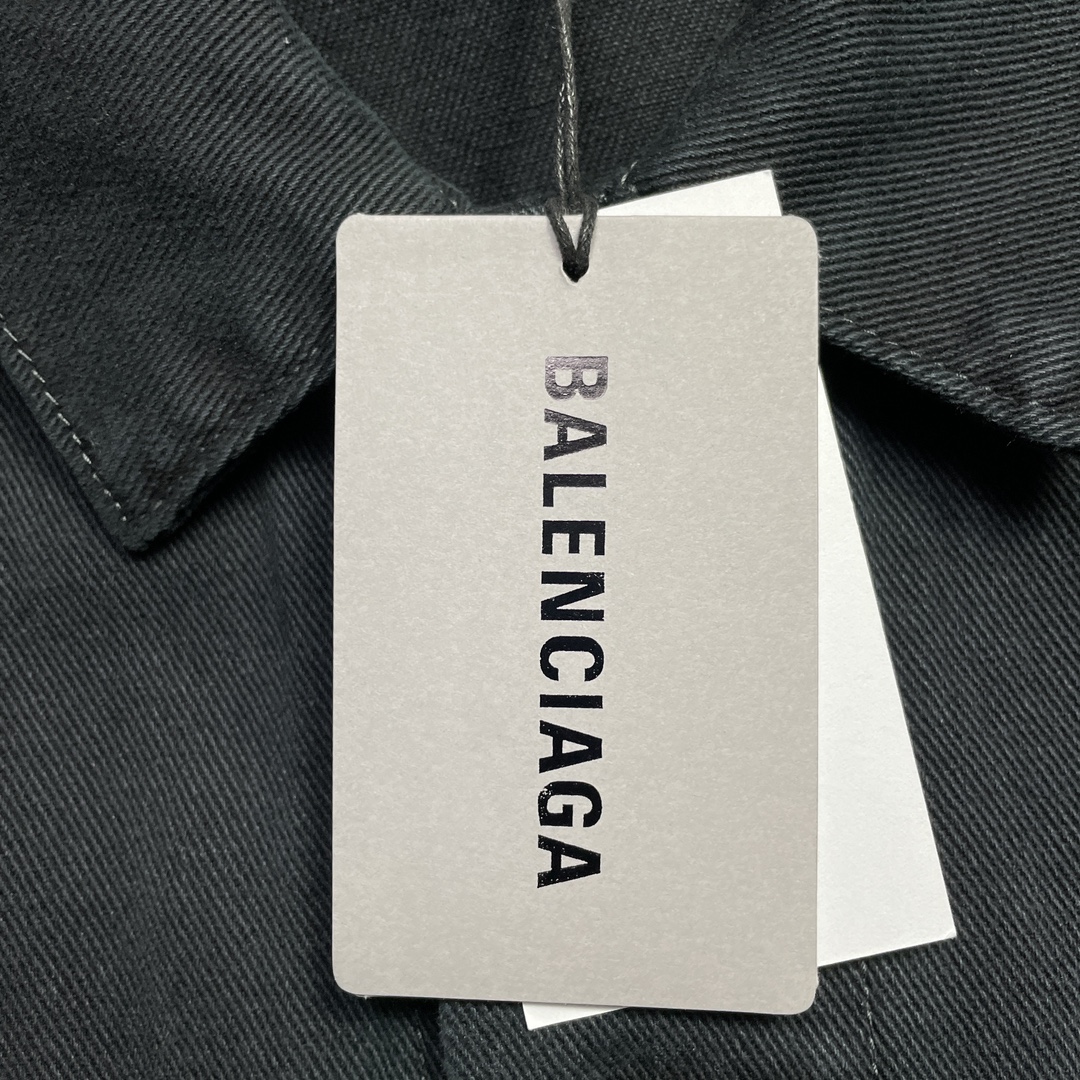 BALENCIAGA TAPE TYPE RIPPED denim jacket with logo(738738TNW111700）