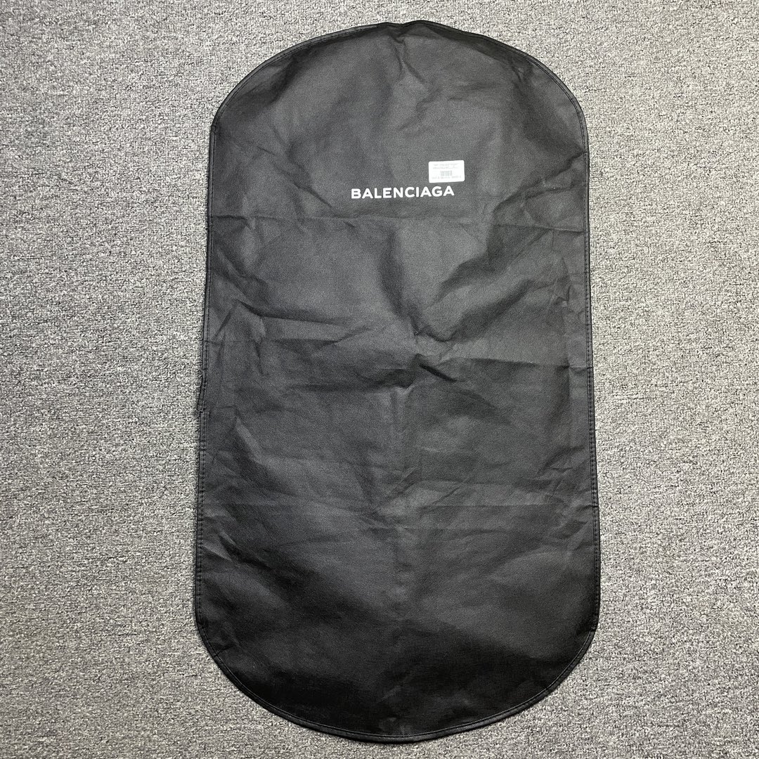 BALENCIAGA TAPE TYPE RIPPED denim jacket with logo(738738TNW111700）