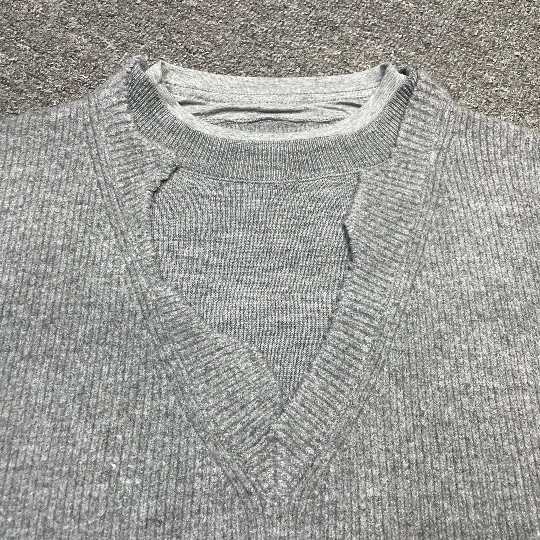 Givenchy Oversize Cut & Layer sweater in wool and cotton(BM90MG4YE0-097）