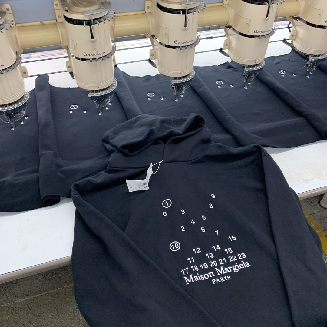 Maison Margiela Logo Hooded Sweatshirt "Black"(S50GU0202S25505900）