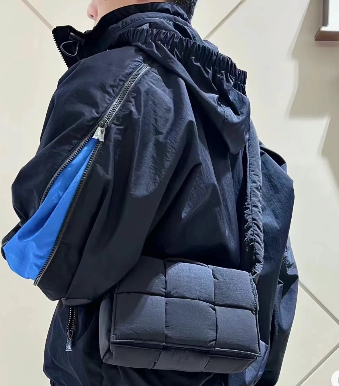 Bottega Veneta Black Blue Jacket(41PFFT77）