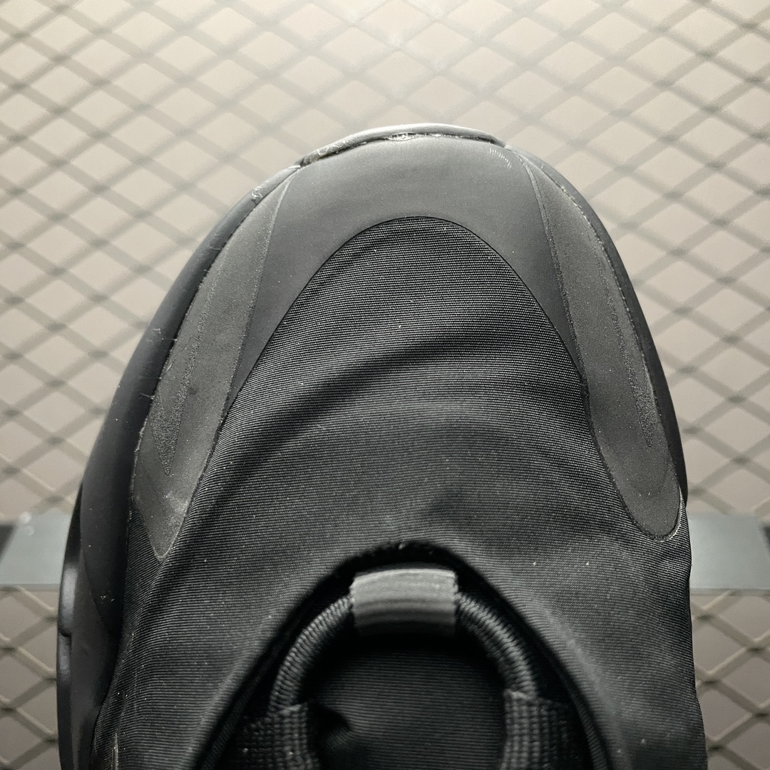 adidas YEEZY Boost 700 MNVN "Black"（FV4440）
