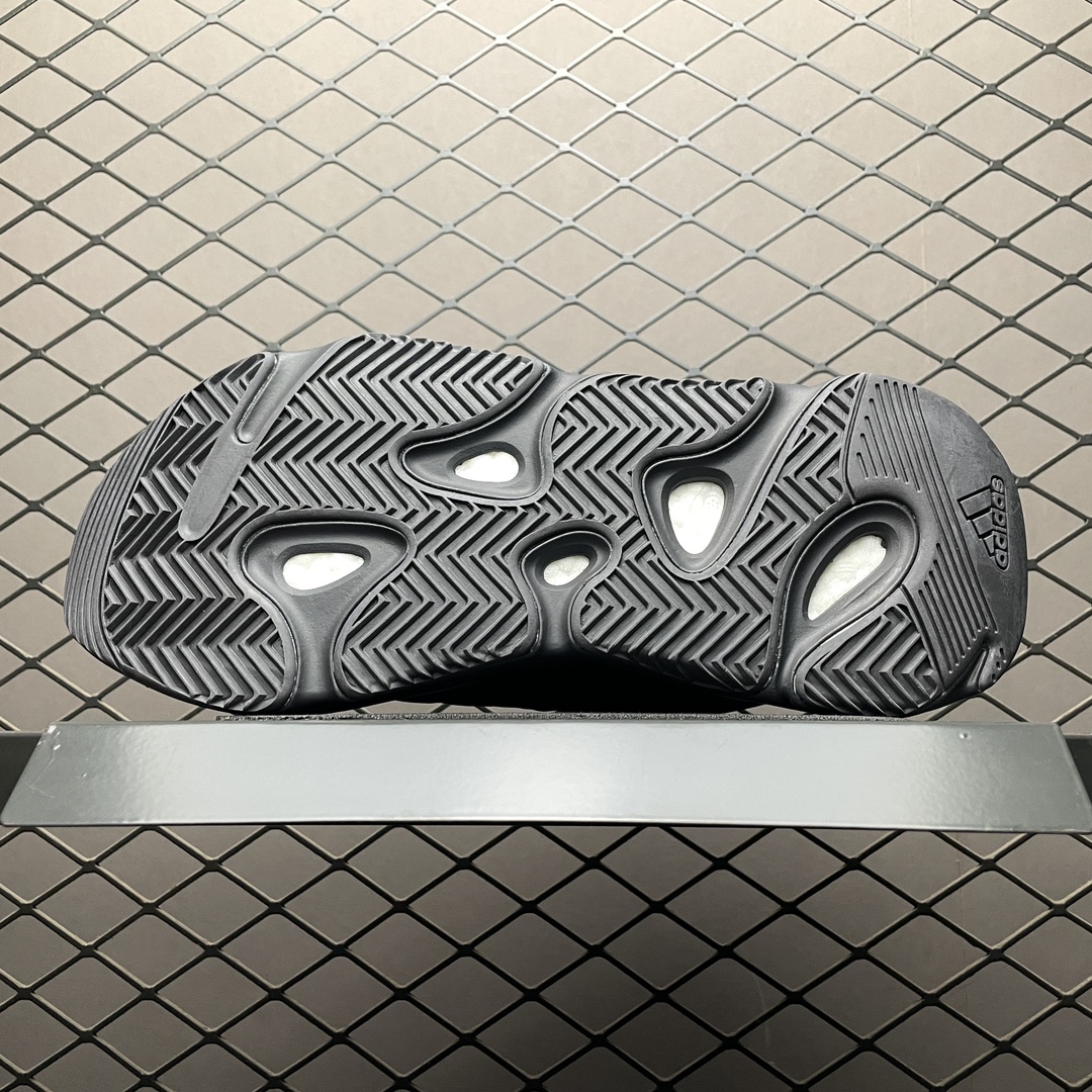 adidas YEEZY Boost 700 MNVN "Black"（FV4440）