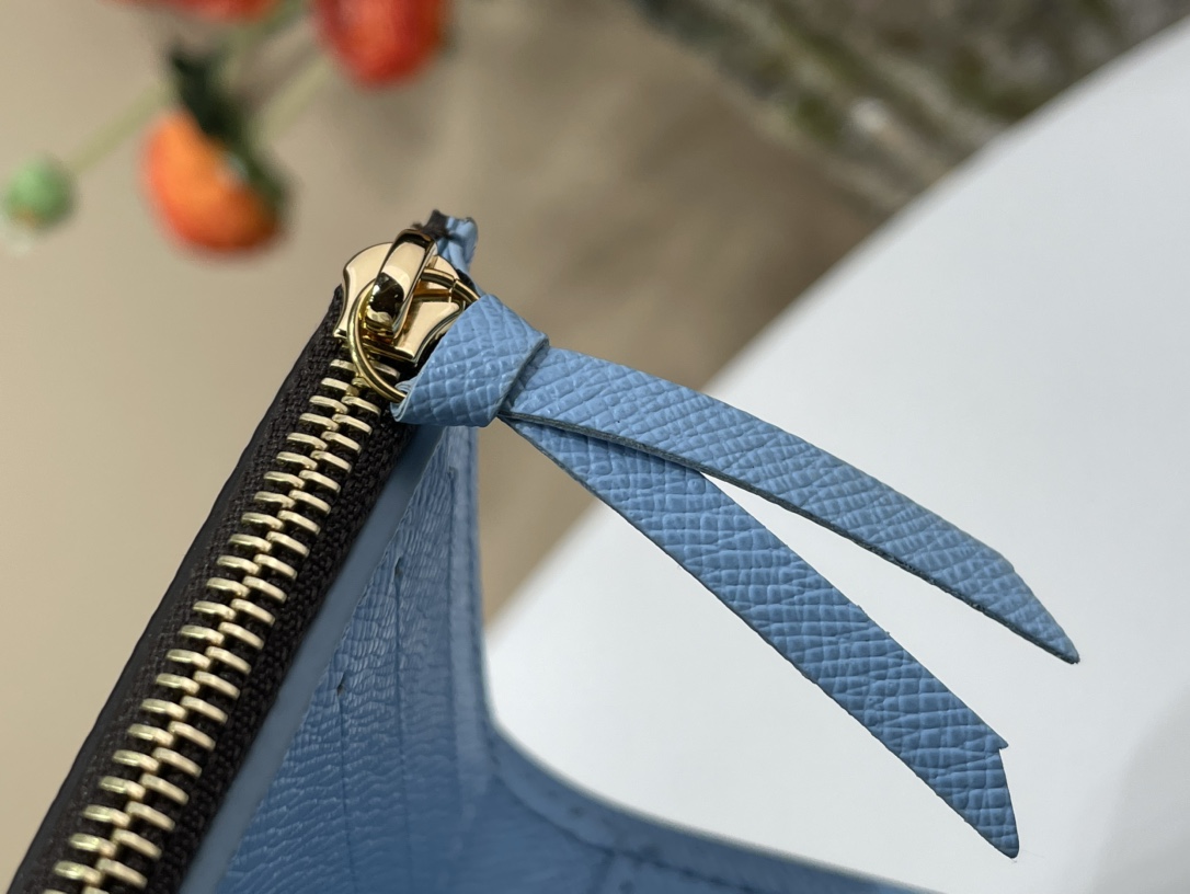 Louis Vuitton wallet (M62472-1）