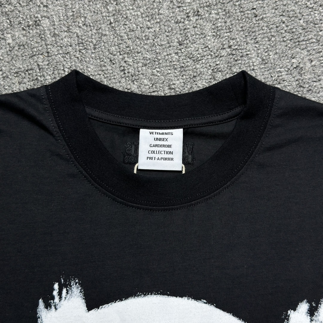 Vetements T-shirt (UA53TR500X）