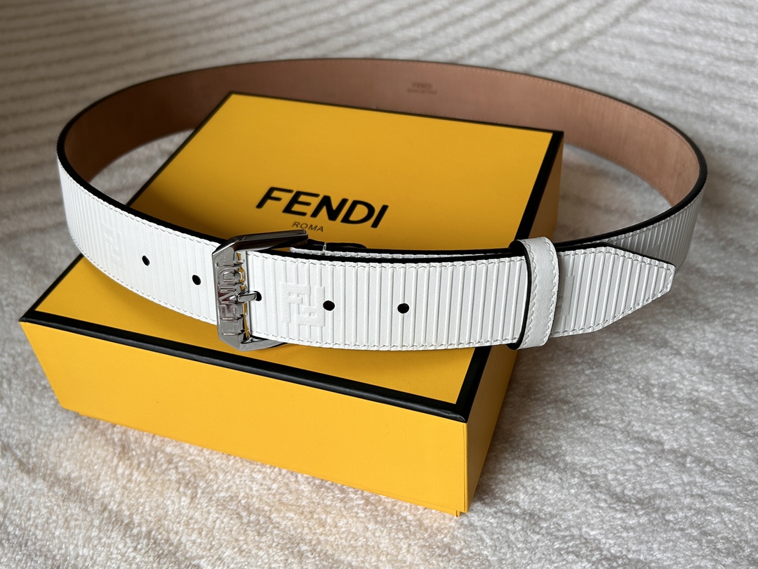 FENDI Edge Brand-Embossed Leather Belt（7C0469AG0R_F0GXN）