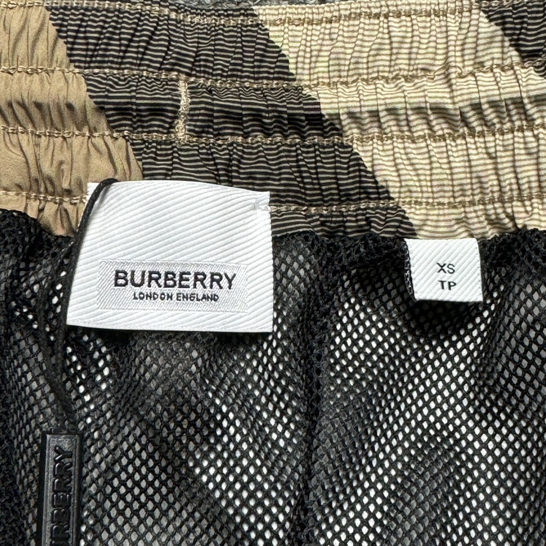 Burberry Men's Check Swim Shorts "Archive Beige （80172941）
