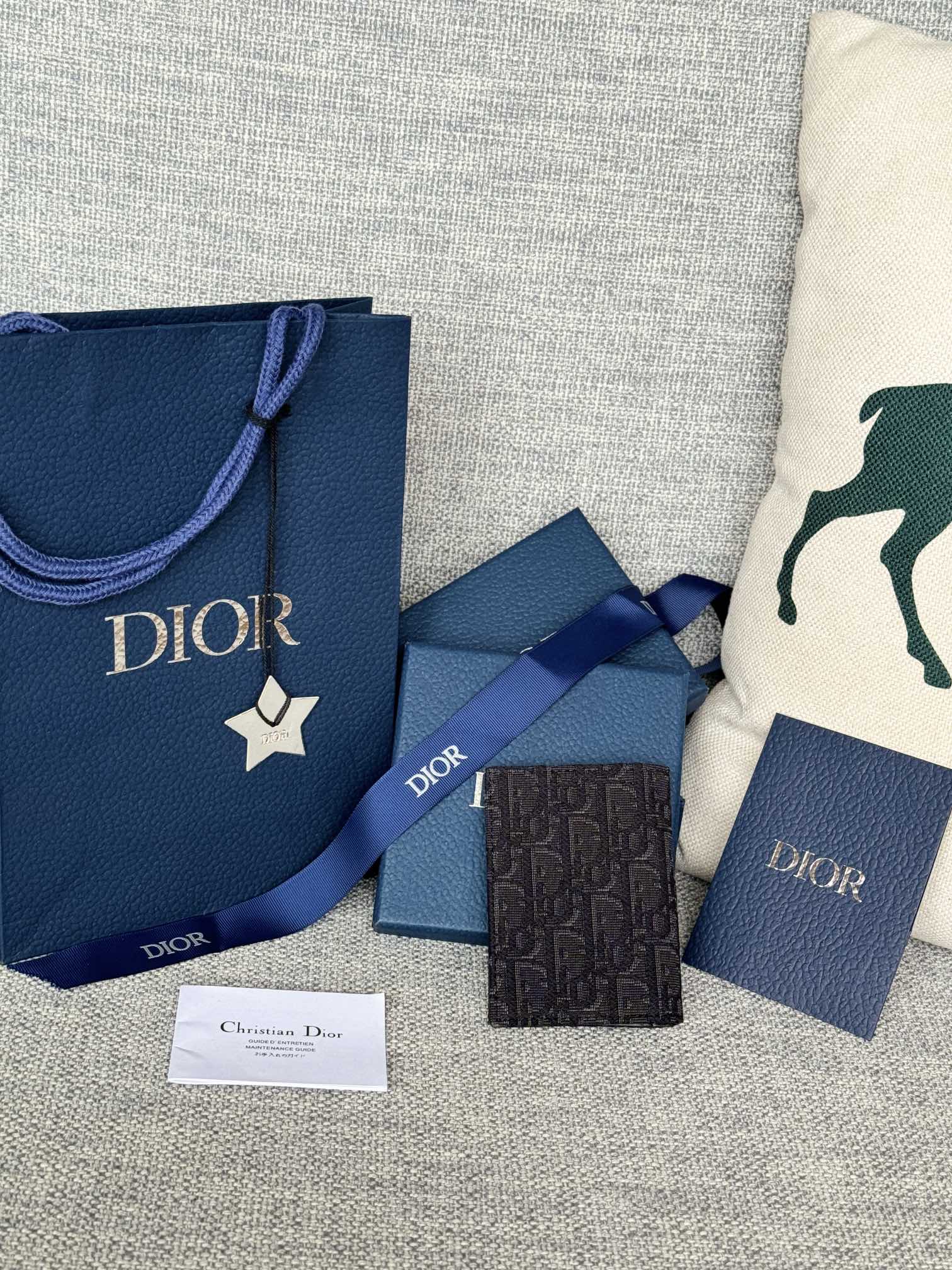 Dior folding card holder（2ESCH138YSE-H03E）