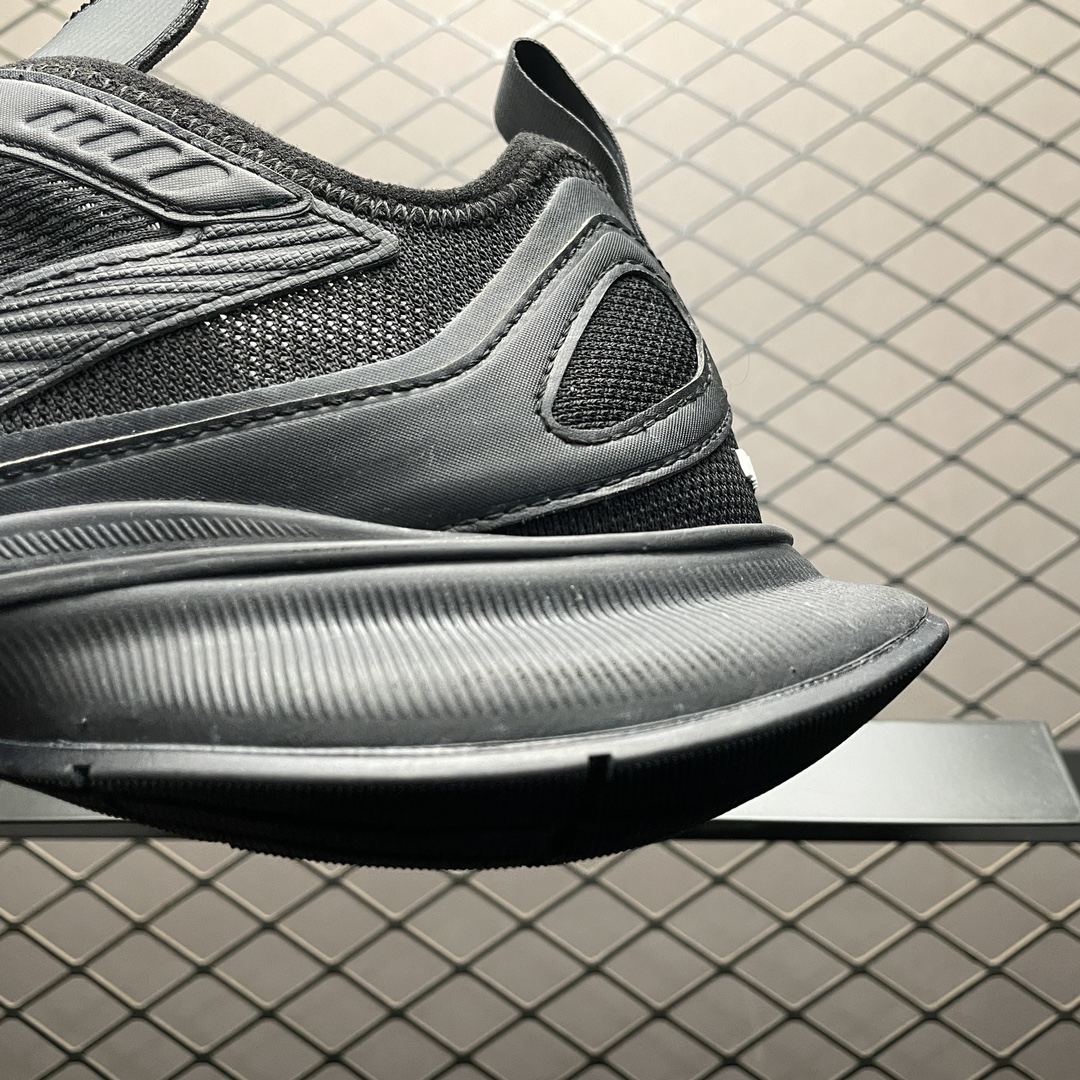 BALENCIAGA Circuit Sneaker "Black"（793945WFLGY1000）