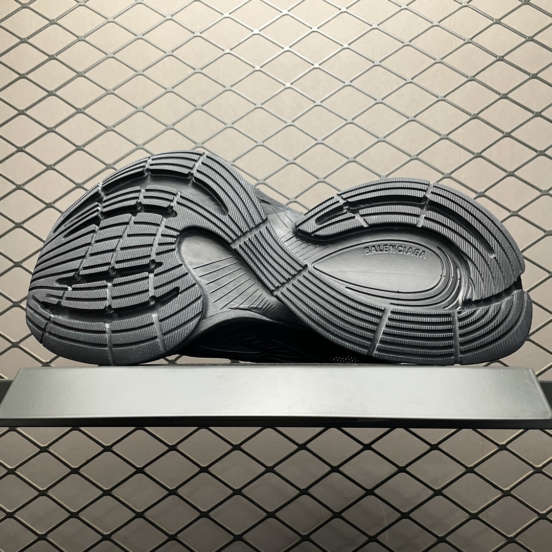 BALENCIAGA Circuit Sneaker "Black"（793945WFLGY1000）