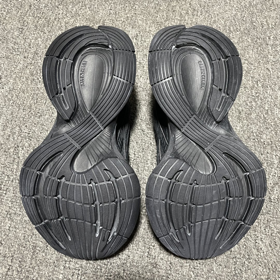 BALENCIAGA Circuit Sneaker "Black"（793945WFLGY1000）