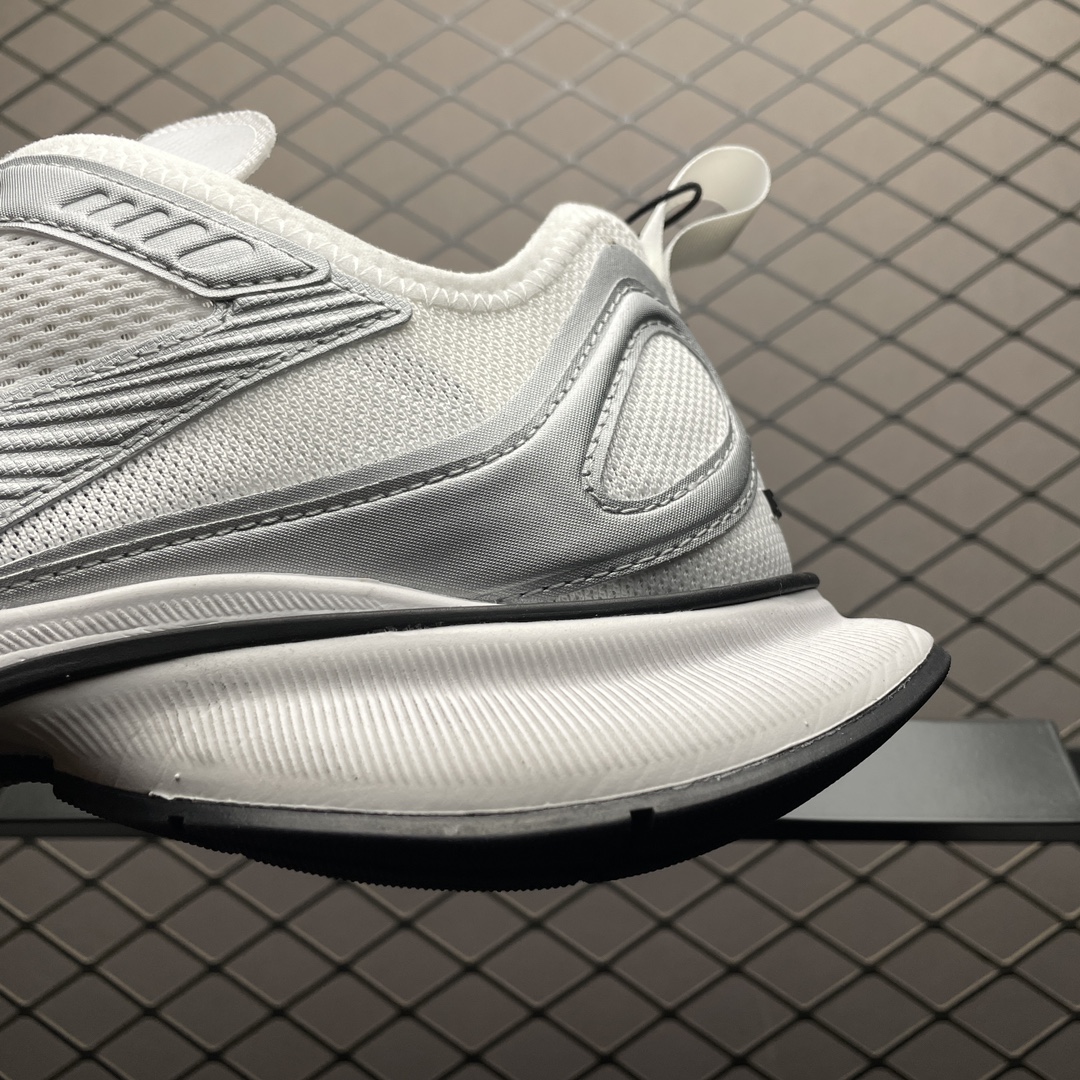 BALENCIAGA Circuit Sneaker "White/Silver"（793945WFLGY9100）