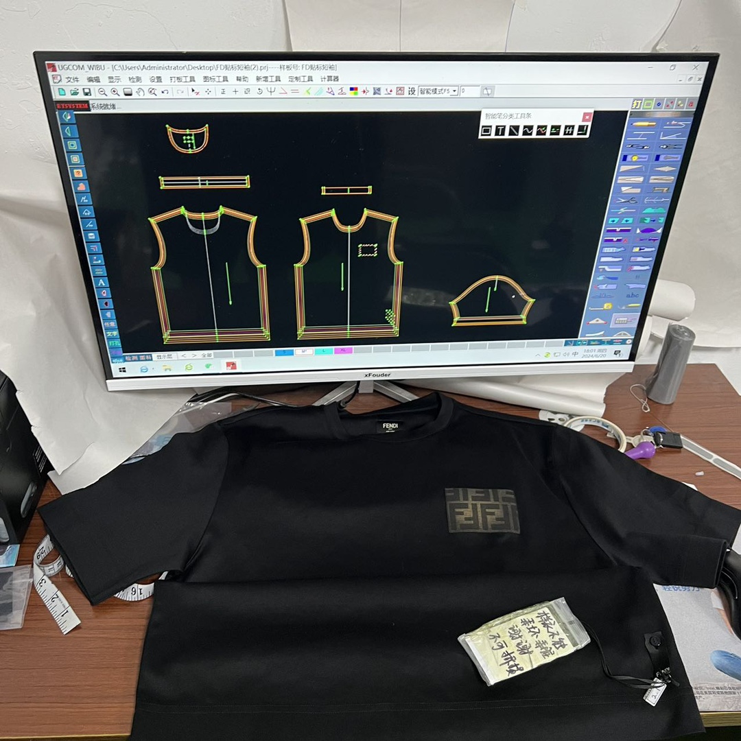 Fendi chest badge T-shirt  (FY0936AQJAF0QA1）