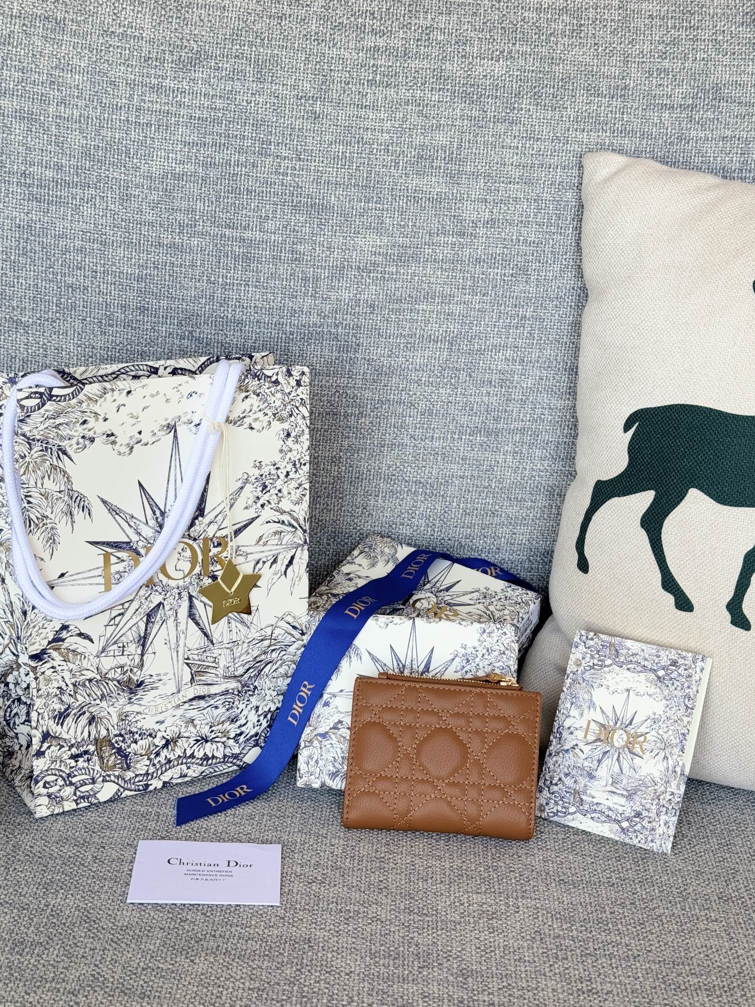 Dior 30 Montaigne Dahlia Wallet（S5173UWHC-M900）