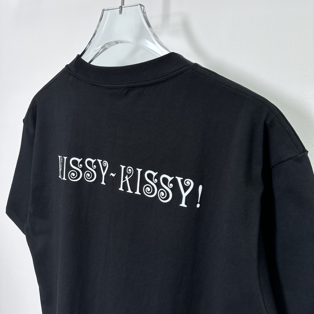 Supreme Miss Piggy Tee Navy（SUP-SS24-295）