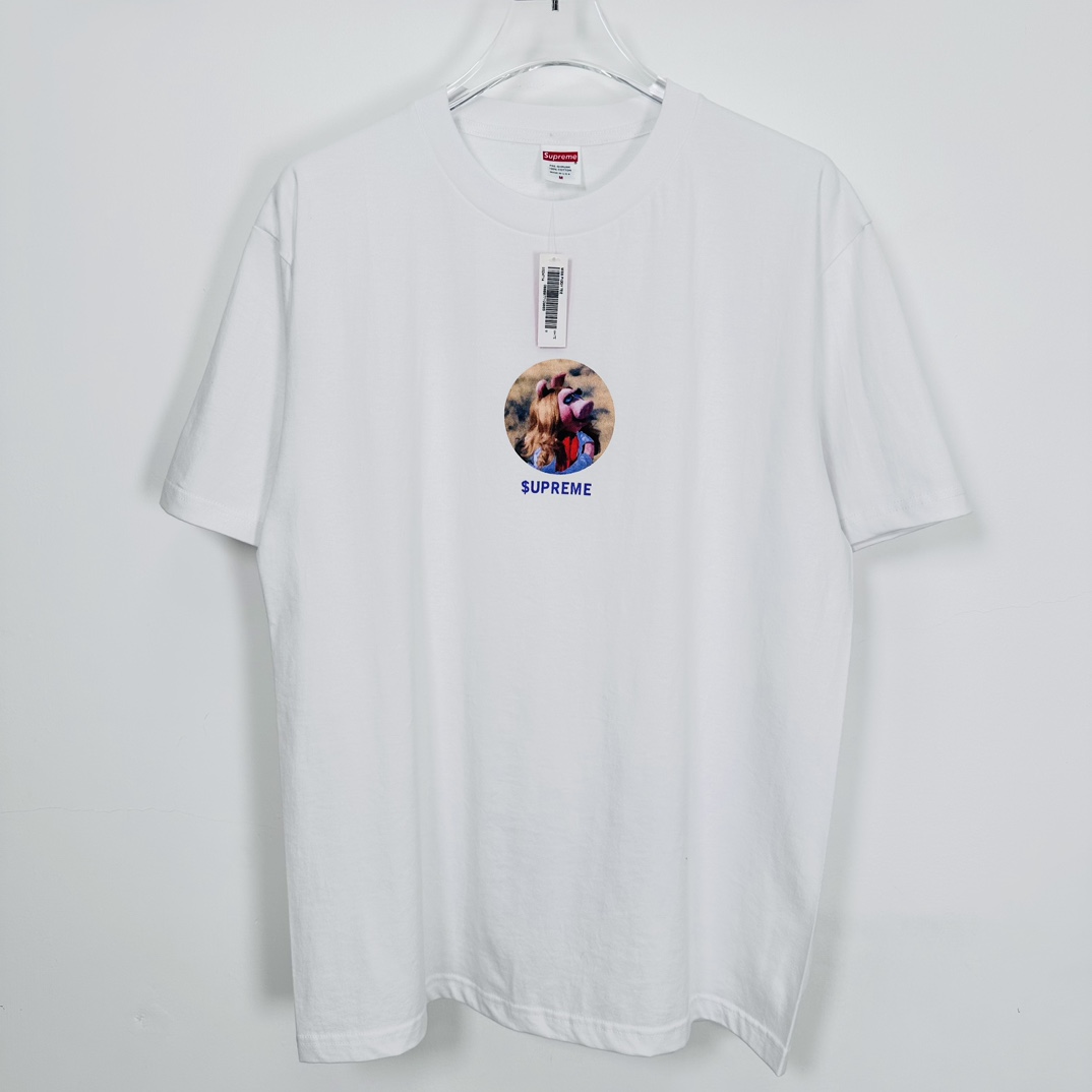 Supreme Miss Piggy Tee White（SUP-SS24-295-1）