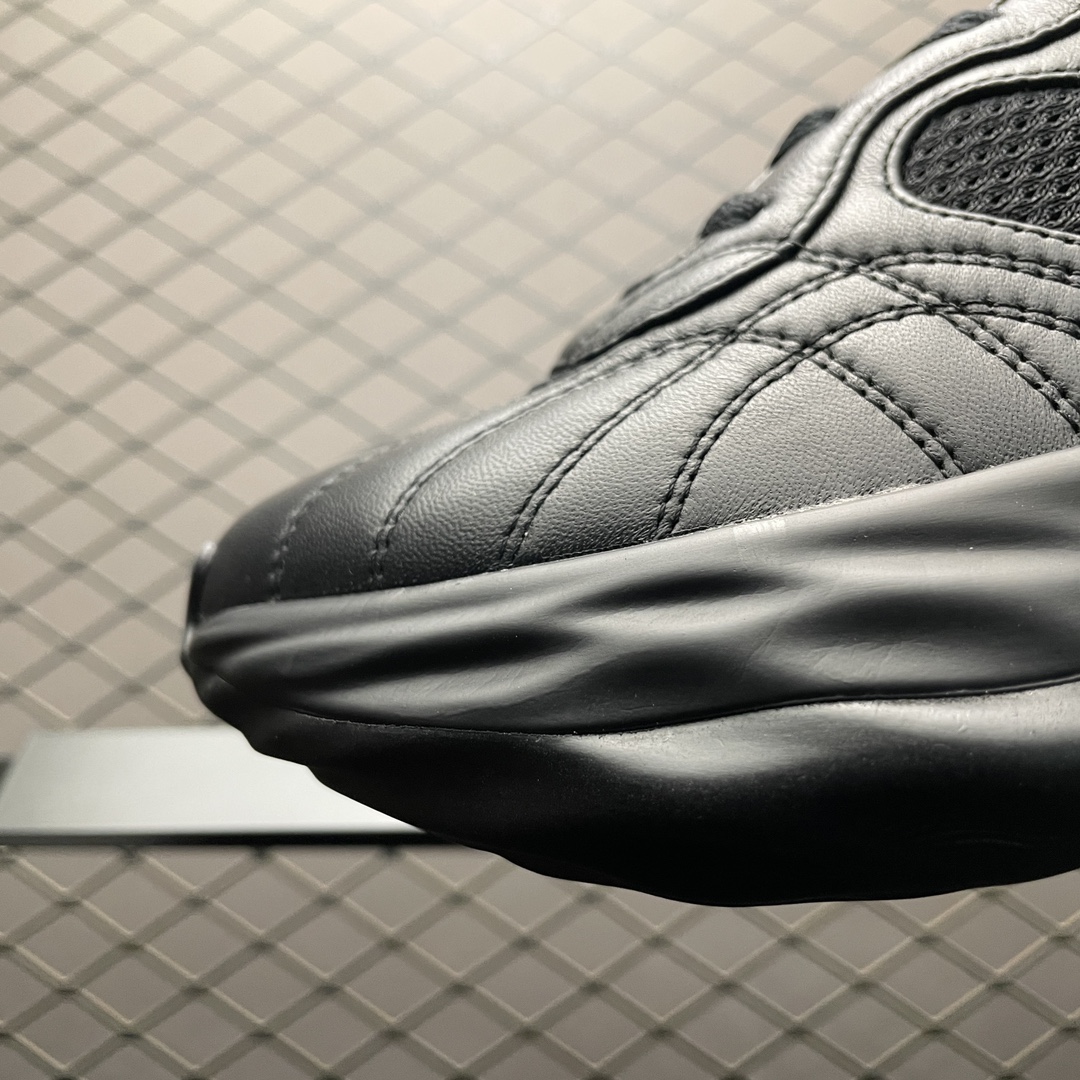 GUCCI | Men's Interlocking G sneaker（771471 AAC95 1000）