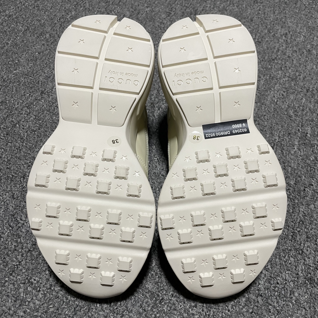 Gucci Ivory Leather Women's Rhyton Sneakers（800243 2SH00 9522）