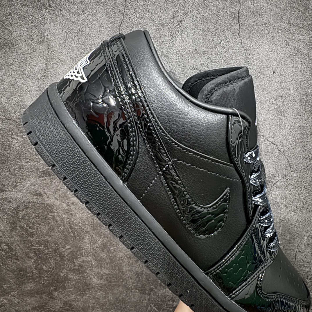 Nike Women's Air Jordan 1 Low SE "Black Croc"（HJ7743-010）