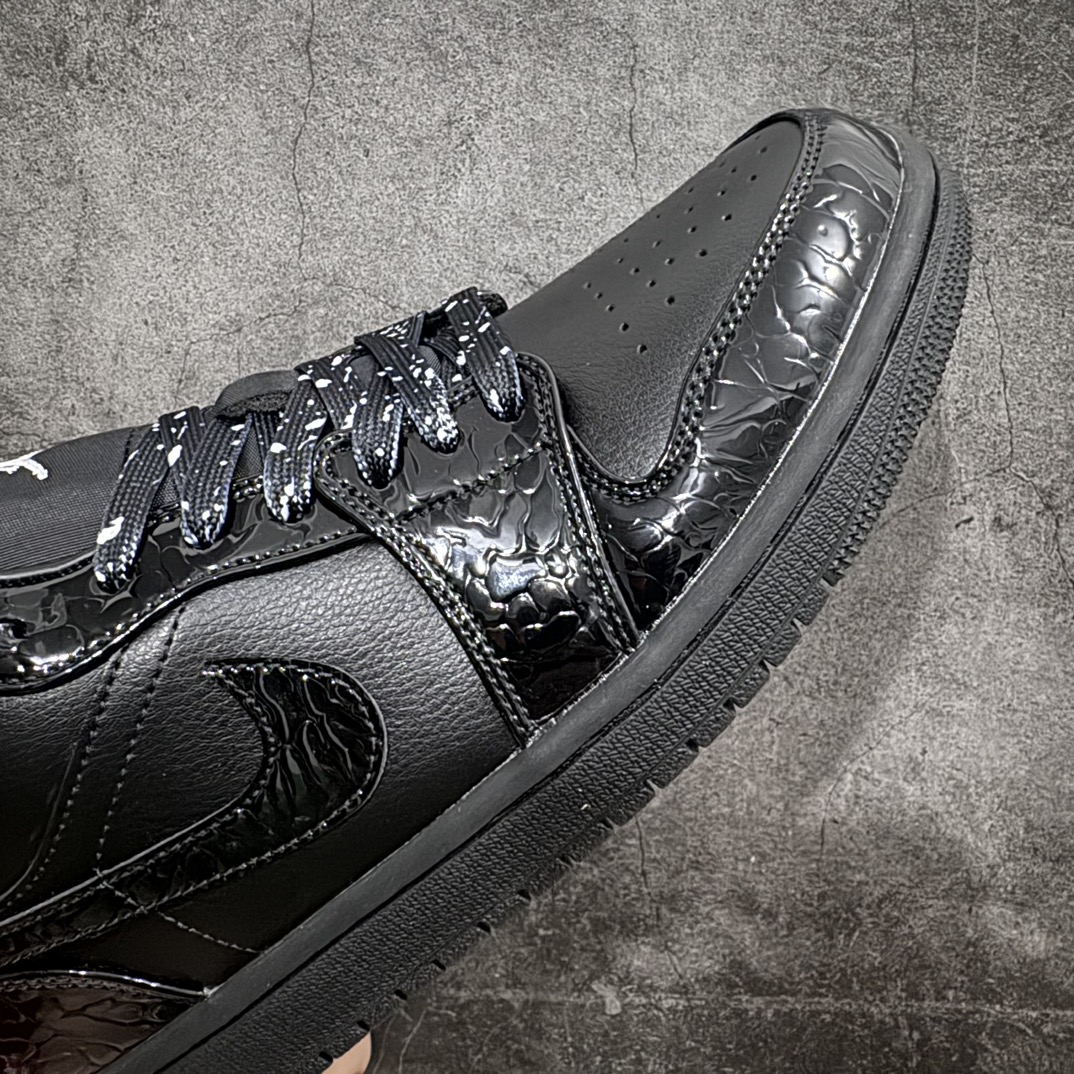 Nike Women's Air Jordan 1 Low SE "Black Croc"（HJ7743-010）