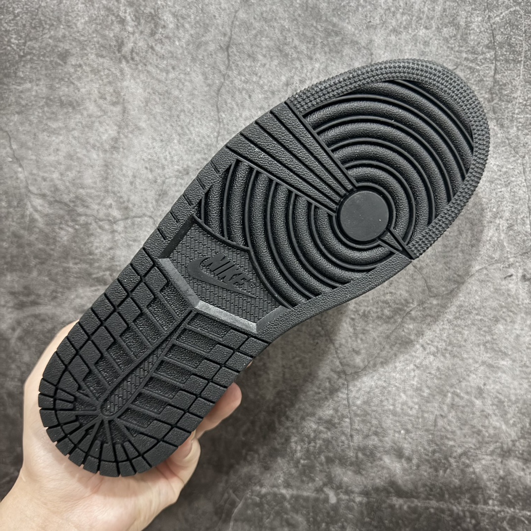 Nike Women's Air Jordan 1 Low SE "Black Croc"（HJ7743-010）