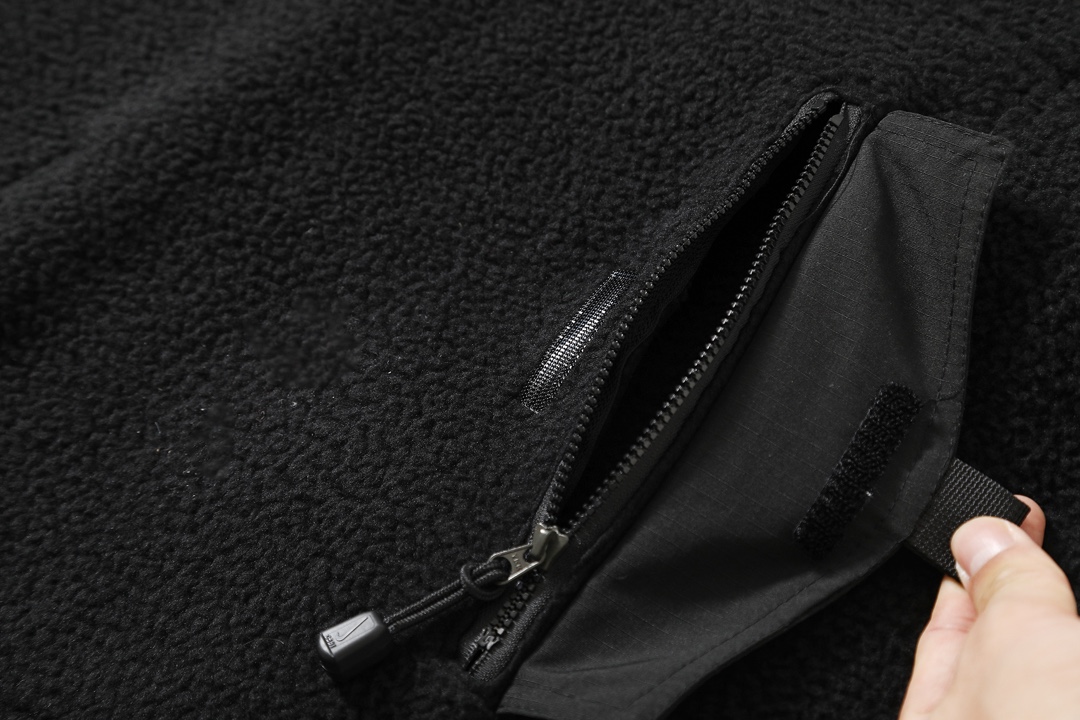 Supreme x Nike ACG Fleece Pullover 'Black White'（SUP-FW22-221）