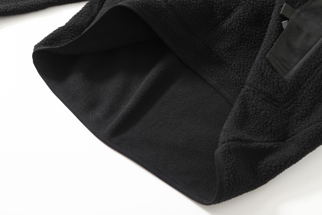 Supreme x Nike ACG Fleece Pullover 'Black White'（SUP-FW22-221）