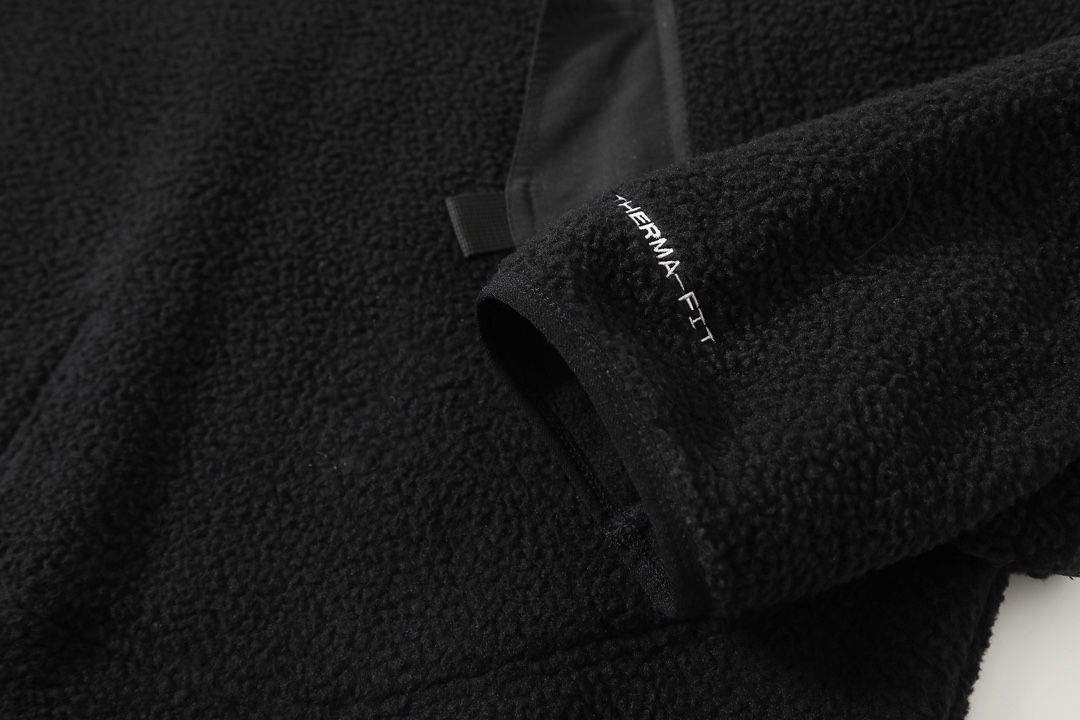 Supreme x Nike ACG Fleece Pullover 'Black White'（SUP-FW22-221）