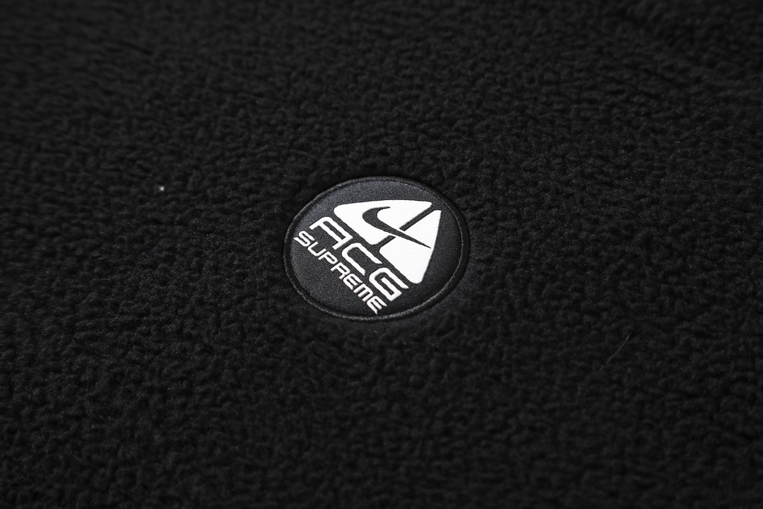 Supreme x Nike ACG Fleece Pullover 'Black White'（SUP-FW22-221）