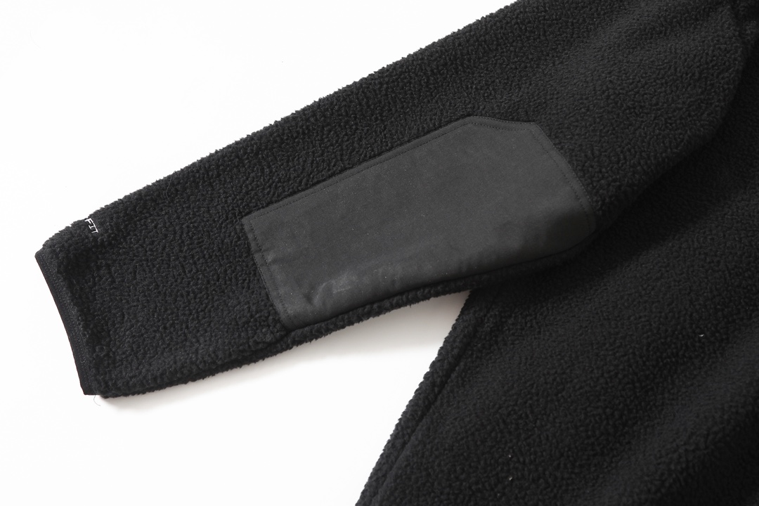 Supreme x Nike ACG Fleece Pullover 'Black White'（SUP-FW22-221）