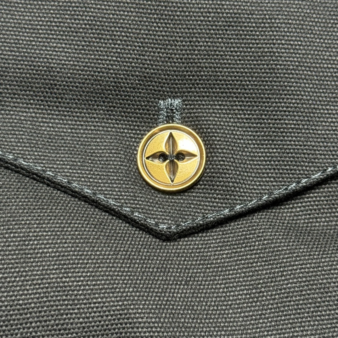 Louis Vuitton Cotton Utility Cargo Shorts(1AFJ54）