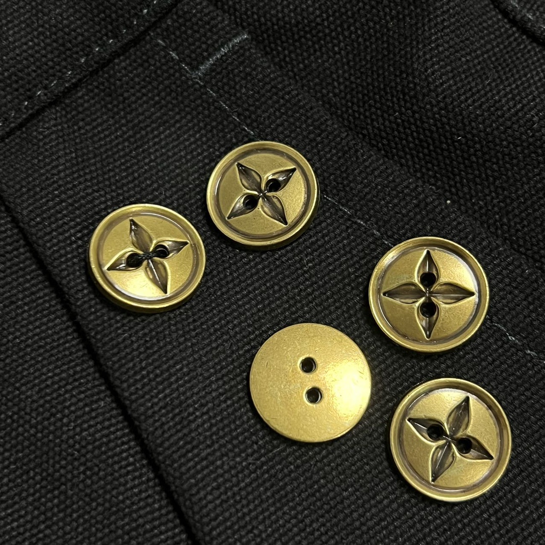 Louis Vuitton Cotton Utility Cargo Shorts(1AFJ54）