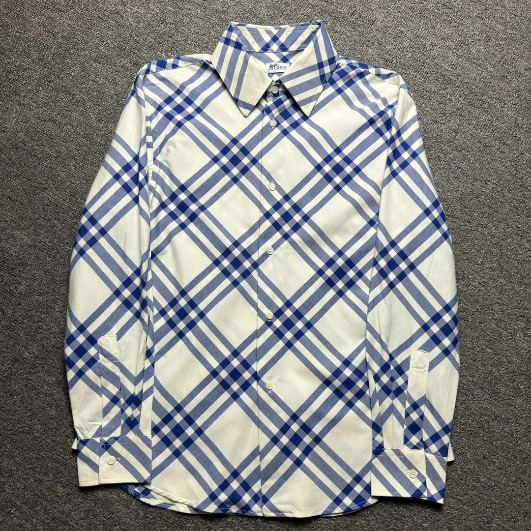 【Burberry】バーバリーチャイルド コットンシャツ 刺繍　美品 バーバリー ロンドン BURBERRY LONDON カットソー Tシャツ ロンT 長袖